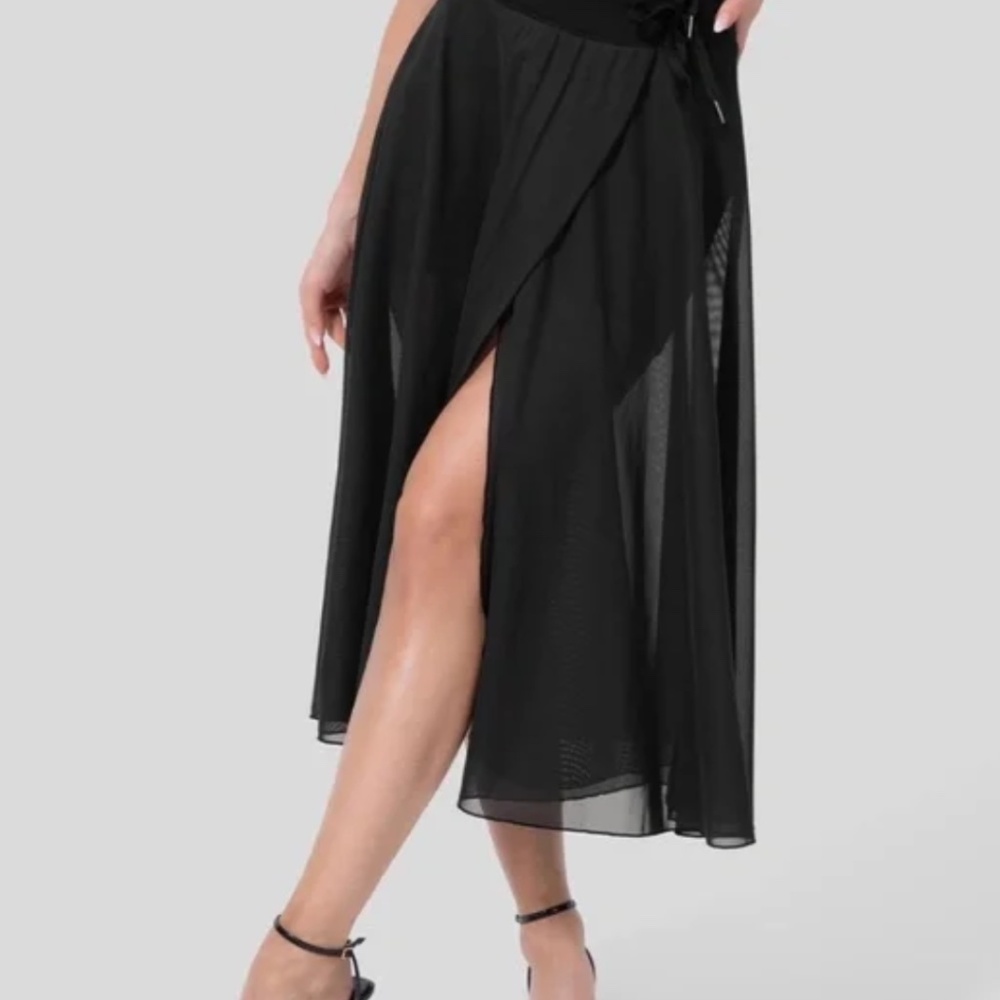 Halara Flowy Split Breezy Skirt (XL) IN MAROON